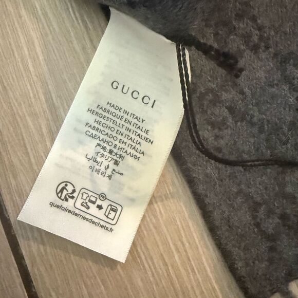 Brand new Gucci Gray Cashmere Scarf / shawl with box and tag Luxurious Accessory - Picture 8 of 9